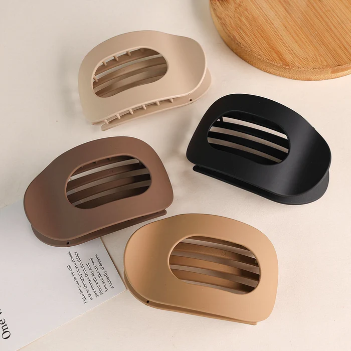 1c12fafeeec53670b63845ee7661c8b6e5e7ed39.webp Celine x Minimalist Edition Solid Hair Claw - Image 1
